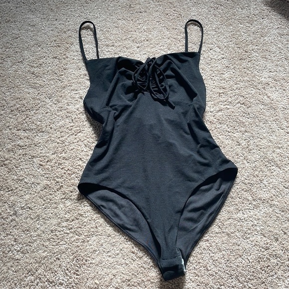 NWT XS/M/L Tiger mist black ruched bodysuit adjustable straps tie front halation - Picture 8 of 11